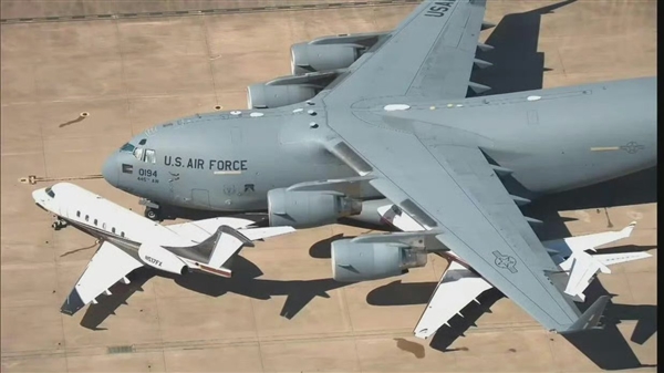 美國又現三機相撞事故：兩架公務機與C-17機場撞作一團