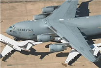 美國又現三機相撞事故：兩架公務機與C-17機場撞作一團