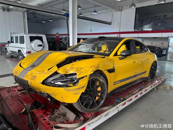小米SU7 Ultra賽道首撞現場慘烈 1548匹馬力真不是開玩笑：雷軍發聲