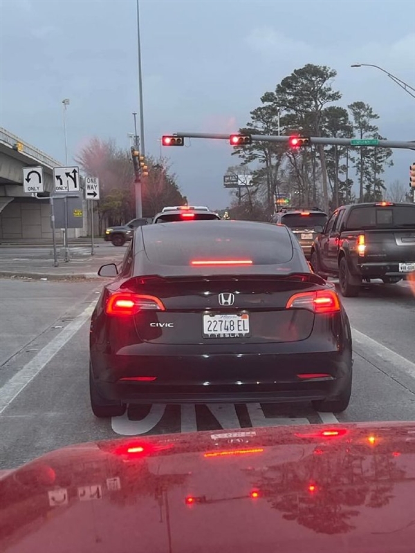 車主被迫換標等！美國民眾街頭公開打砸特斯拉 特朗普發話了