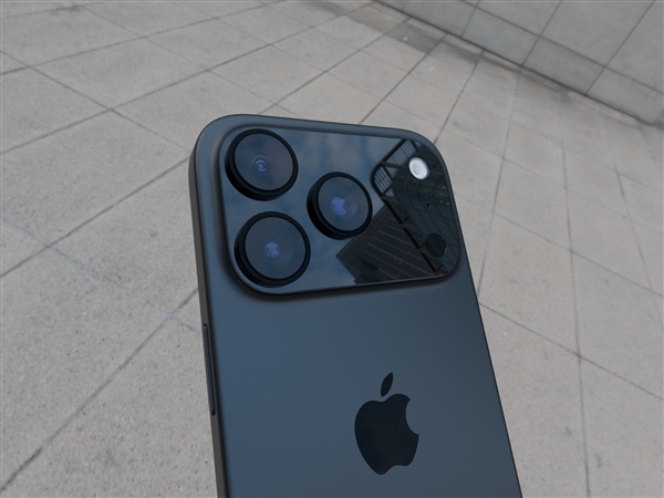 iPhone 17 Pro機(jī)模現(xiàn)身 網(wǎng)友：看著看著就順眼了